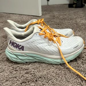 Hoka One One Clifton 8